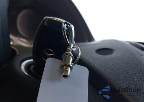 2009 Mercedes-Benz C 300 Luxury 4Matic/Sport 4Matic z USA, uszkodzony, nr VIN WDDGF81X19F220951